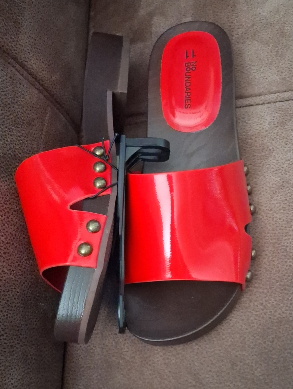 No Boundaries Women’s Red Patent Stud Slide Sandals Size 11